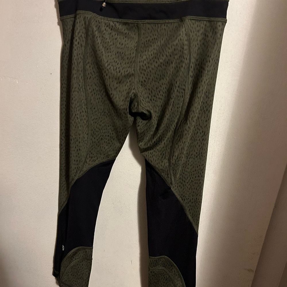 Lululemon run inspire crop II luxtreme  in dot dash fatigue  green and black